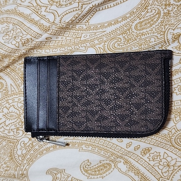 Michael Kors monogram zip wallet - Picture 2 of 5
